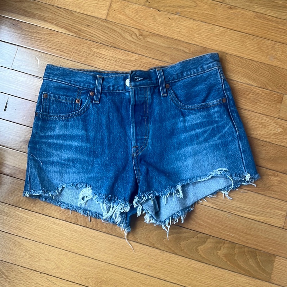 Levi’s cutoff Jean shorts size W28, never worn